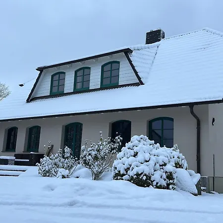 Boddenhuus Mit Steg Und Ruderboot Zudar